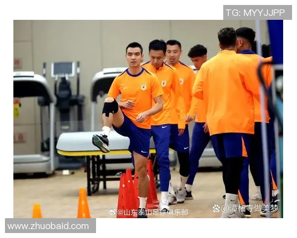 足球明星赛前热身跑步训练全解析助力状态提升与竞技表现